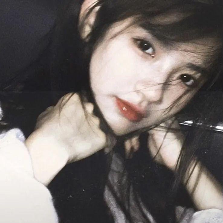 倒挂的爱丽丝